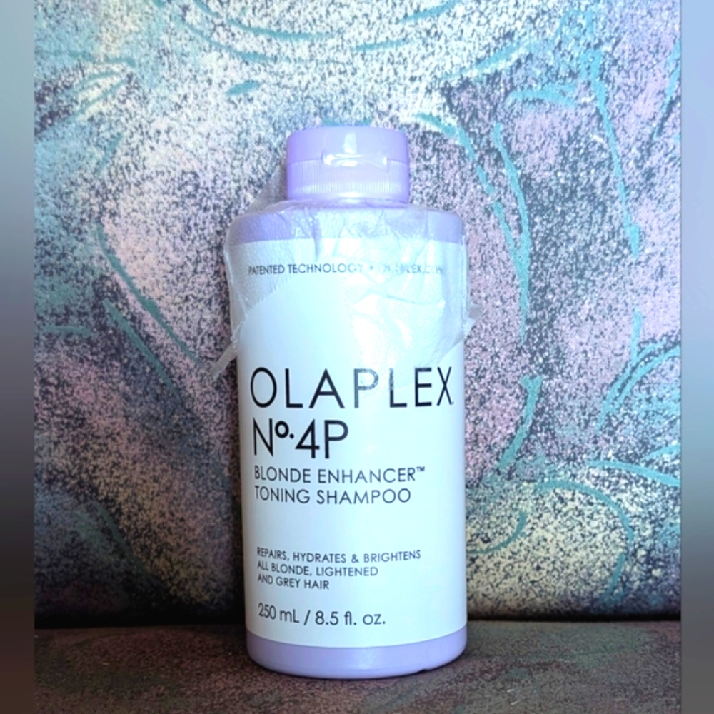 Olaplex No.4P Blonde Enhancer Toning Shampoo